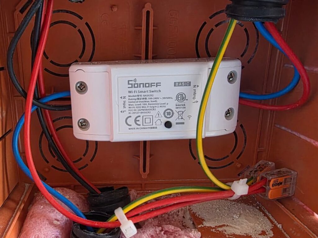 instalație electrică modernă cu modul smart pentru controlul iluminatului în Craiova