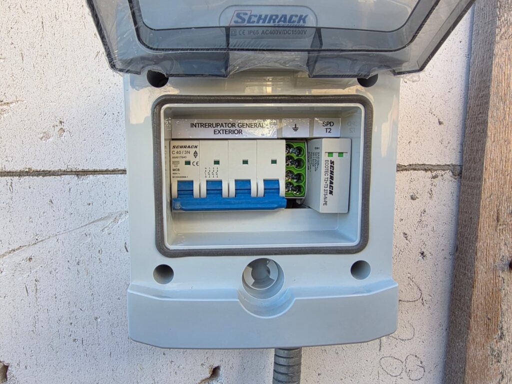 protecție completă a instalației electrice cu tablou exterior și SPD în Craiova